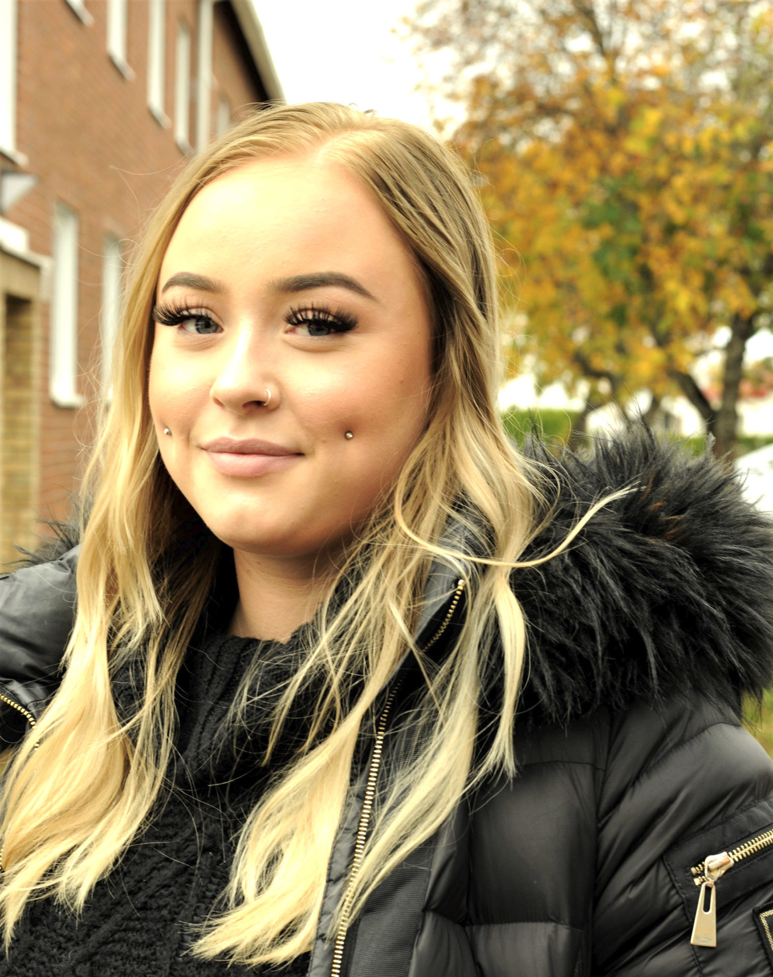 Lägenhet i Karlbo. Madelen porträtt.