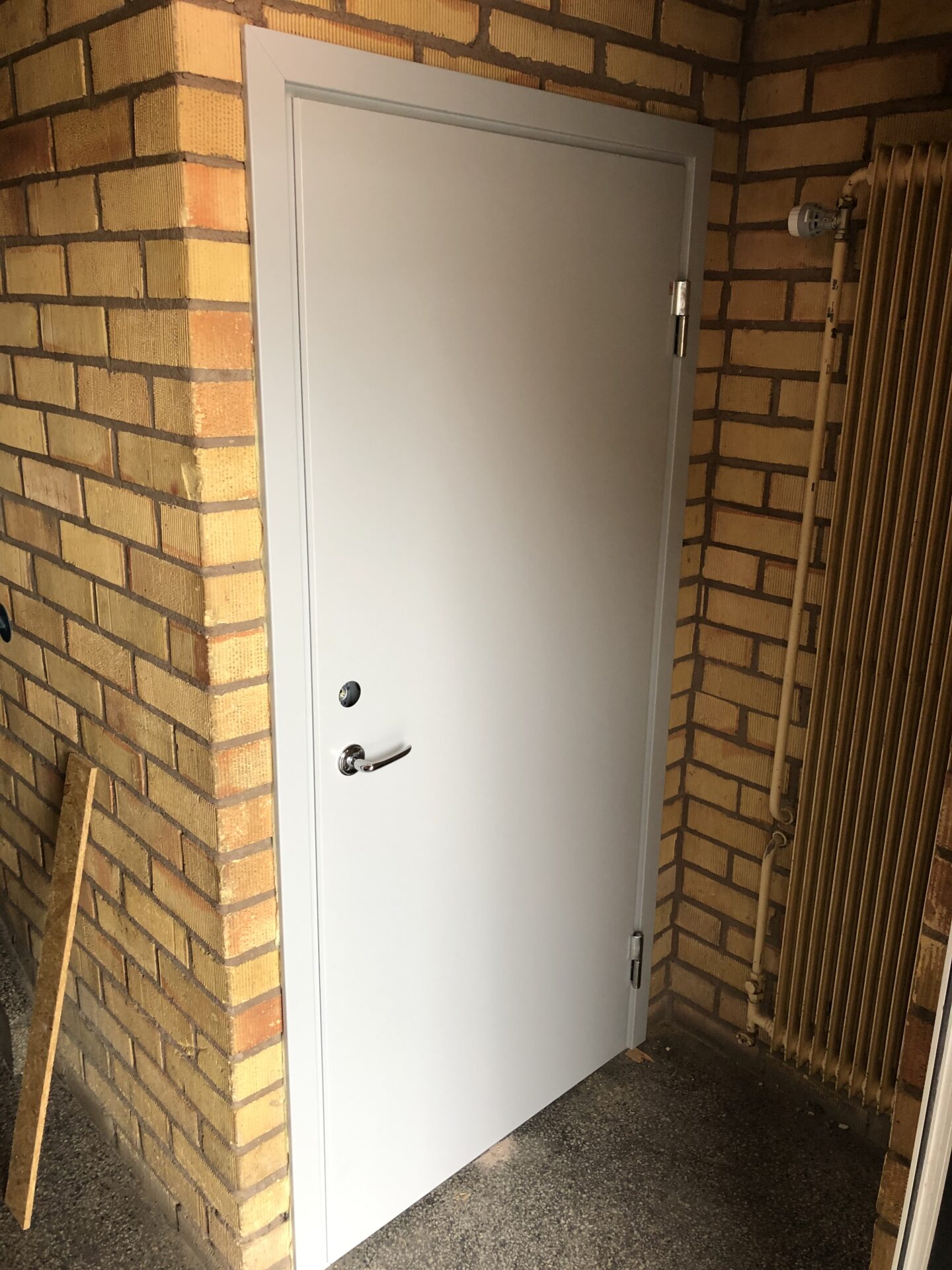 Ny källardörr hos Krylbohus.