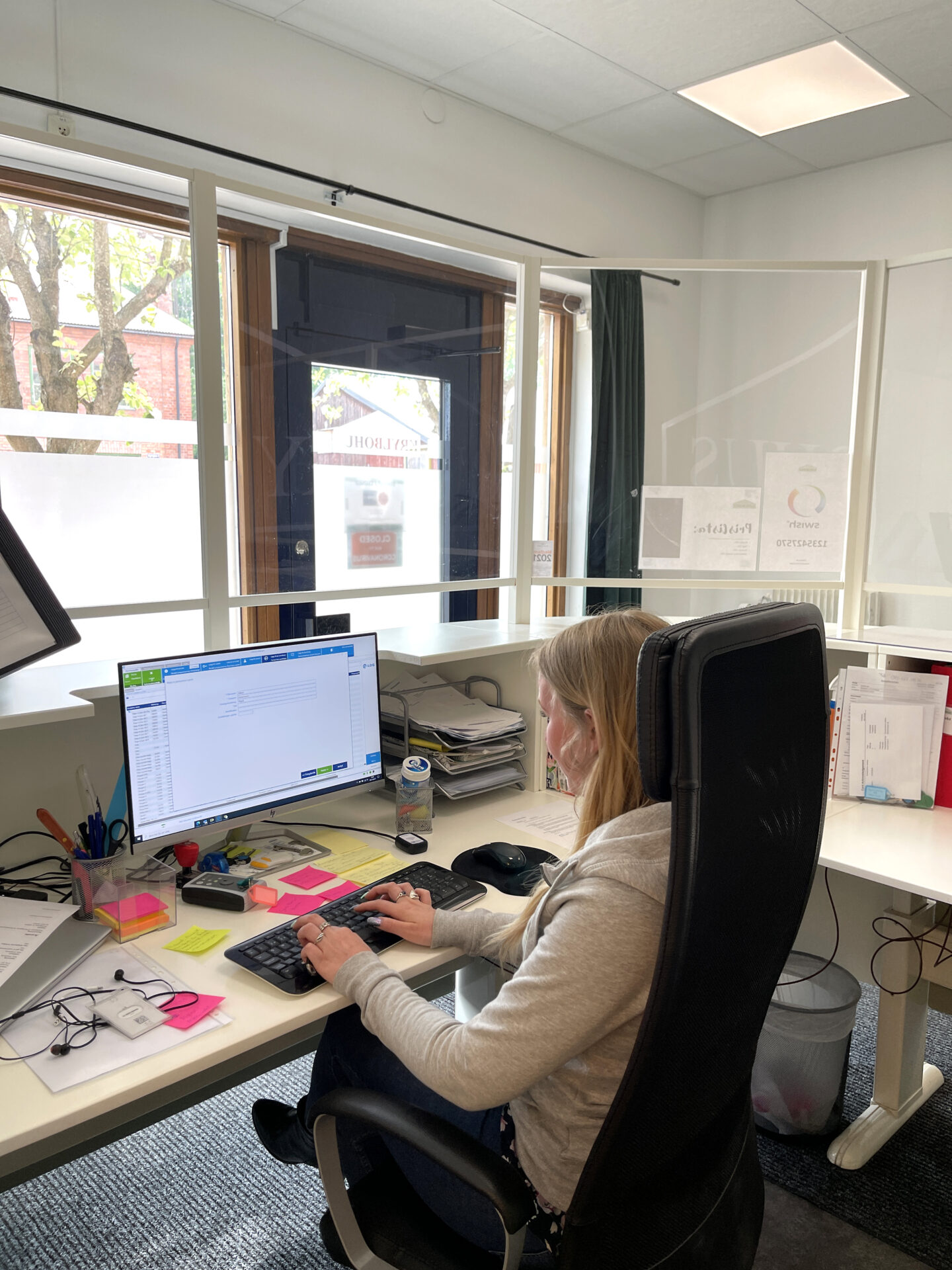 Nyrenoverat Avesta. Elin jobbar.