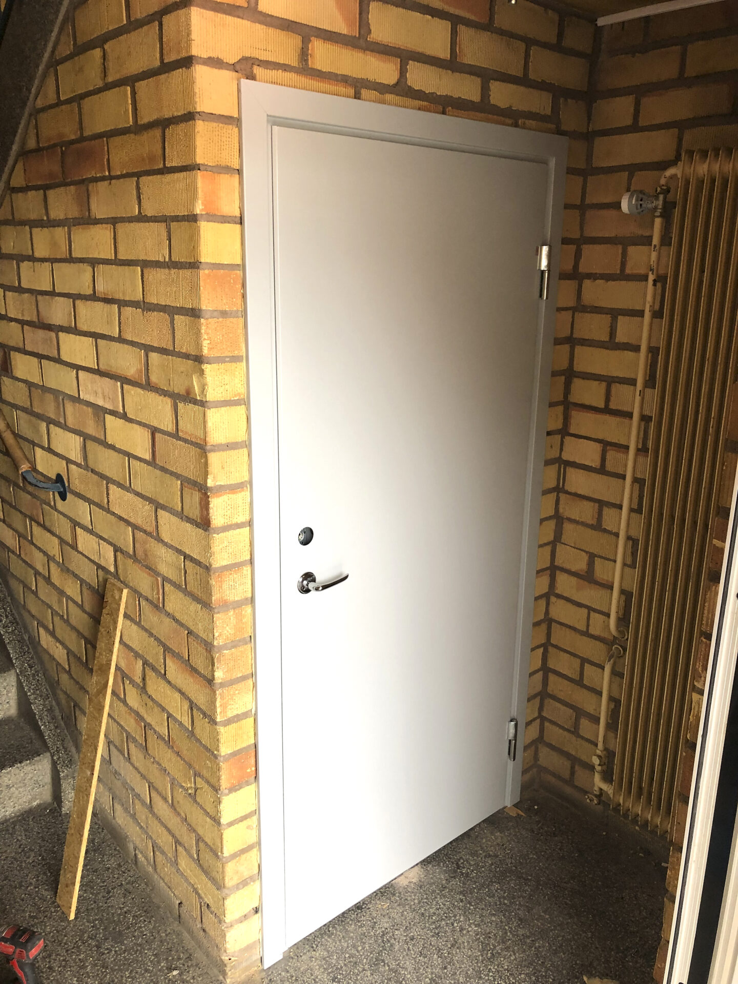 Ny ståldörr källare. Krylbohus.