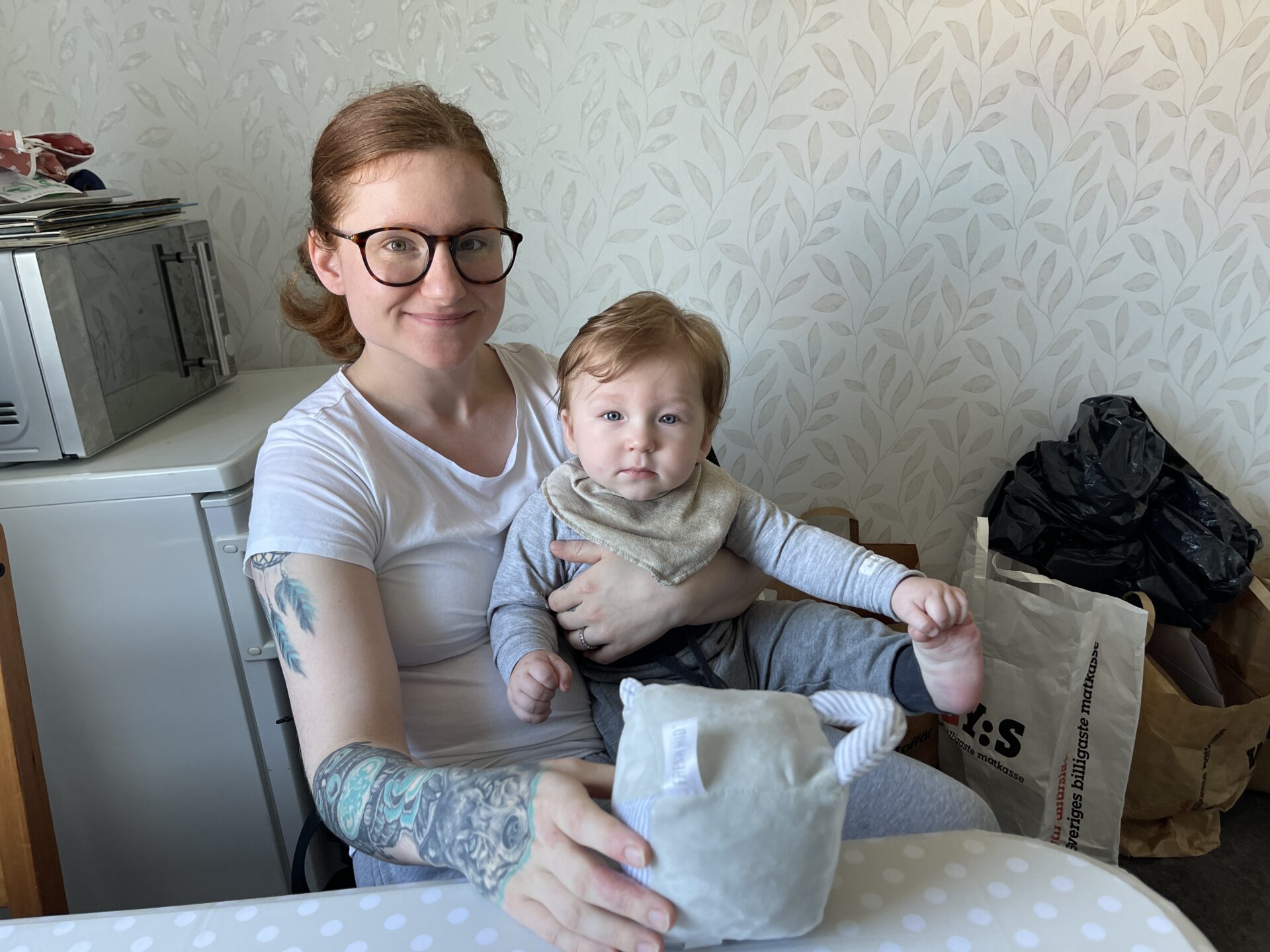 Familj bo nära naturen. Karlbo. Krylbohus.